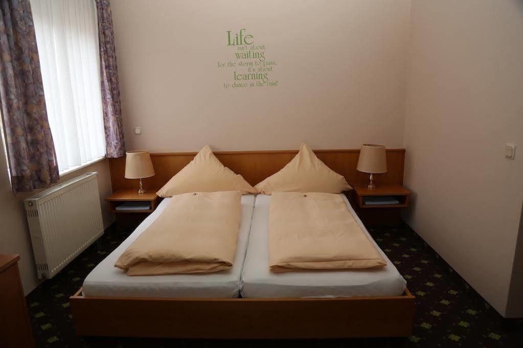 Hotel Taunus Residence Bad Camberg Exterior foto